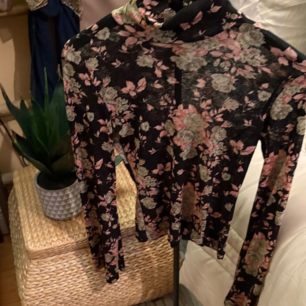 Elegant Floral Women's Blouse in Black and Pink SHEER 🌺🌸